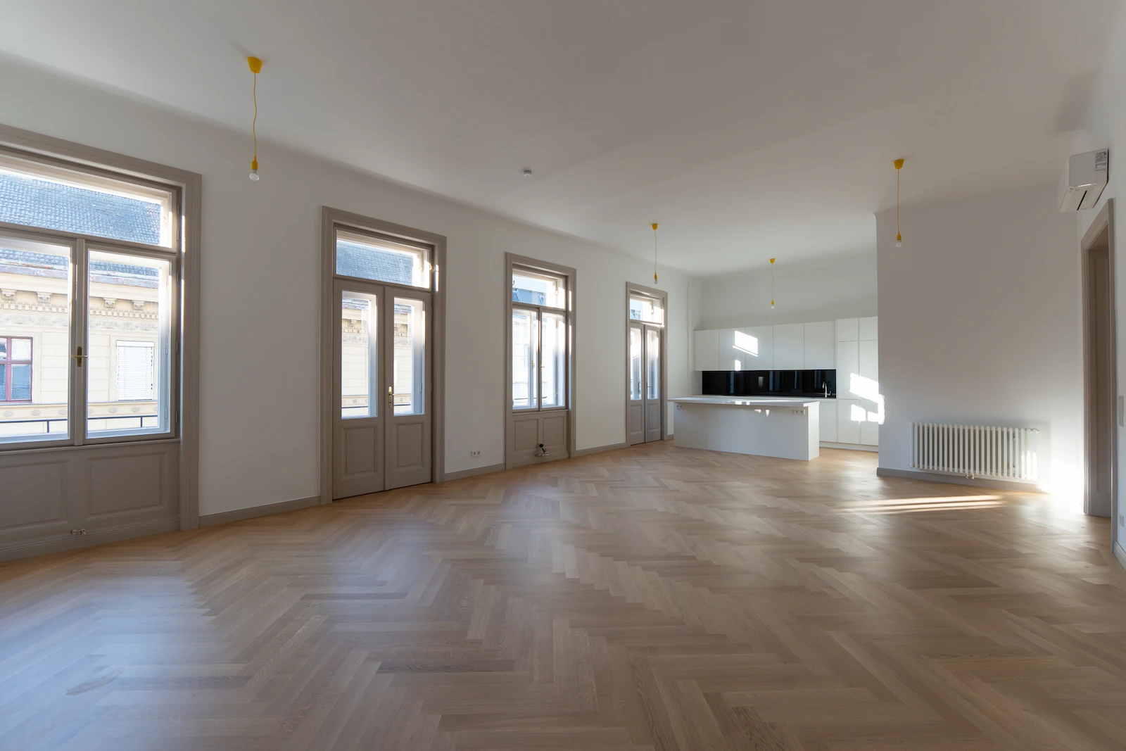 Altbau mit Fensterfront – Sanierungsprojekt von ALPHABAU