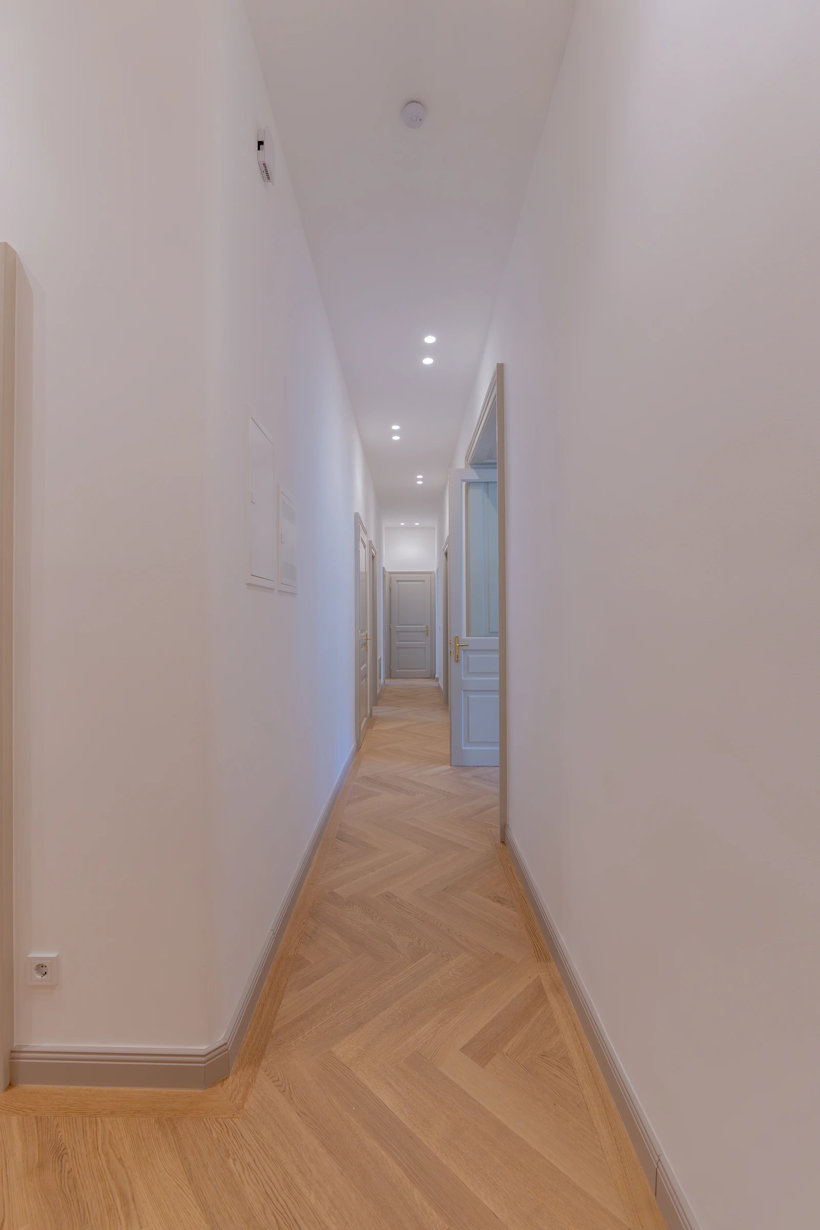 Flur einer sanierten Altbauwohnung in der Wohllebengasse