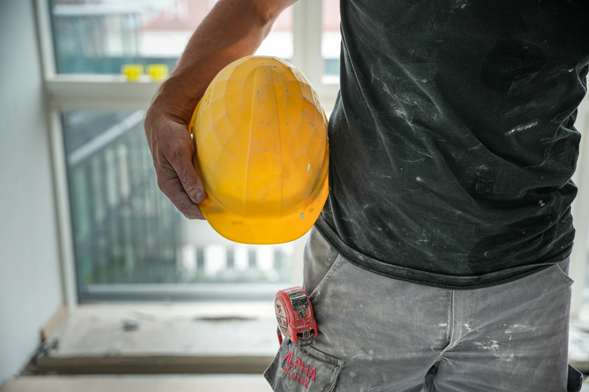 Bauleiter von ALPHABAU auf einer Baustelle